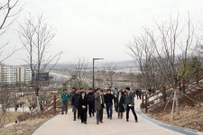 성남시 태평공원 개장…도심 속 힐링 공간