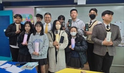 심천중 18회 졸업생 박정훈 변호사, 심천중학교에 친환경 텀블러 전달