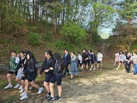 윤건영 충북교육감, 제천 백운중 등교맞이 및 몸 활동 프로그램 동참