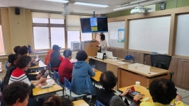 청주시 평생학습관 찾아가는 디지털 문해교육 실시