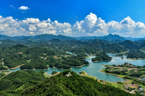 청풍호반 케이블카에서 내려다본 비봉산의 절경과 제천 반값여행 홍보 배너