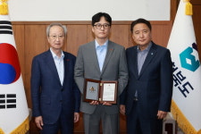 충북88호 권호철 대표(옥산레미콘(주)), 충북89호 이규진 대표((주)두진건설) 동시 아너가입식 진행