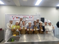 증평군노인복지관 선배시민자원봉사단, 충북비즈니스고등학교와 연계해 직접 만든 빵 기부
