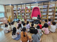 증평교육도서관, 창의톡톡 책버스 체험 운영