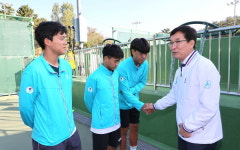 윤건영 충청북도교육감, 청주 금천고등학교 선수들을 격려