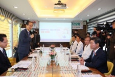 한덕수 총리, 광양 유일 분만산부인과 미래여성의원 방문