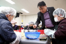 김영환 충북도지사, 일하는 밥퍼현장 방문으로 소통 강화