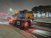충북도, 청주국제공항 진입도로 제설작업 지원