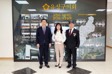 무공수훈자회 유성구지회, 보훈 가족 복지 향상에 힘쓴 공무원에 감사패 전달