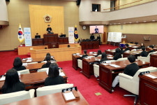 충북도의회 청주 남평초교 청소년 의회교실 참여… 지방의회 체험