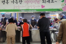 보은군공무원노조, 보은군노인장애인복지관에서 배식봉사 펼쳐