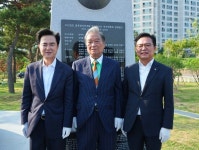 천안 축산자원개발부 이전·국가산단 유치기념탑 준공