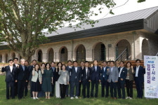 충북도폐교(대후초)의 대변신  농소막에서 도-시군 정책협의회 개최