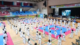 충남 학생합기도대회 열기 후끈…청양군민체육관 가득 메워