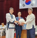 조선백자 달항아리, 무덕관 80주년 공식 기념품 지정