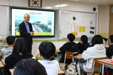 계룡시니어클럽, 초등학교 찾아 계룡 이야기 인성·역사교육 진행