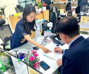 이용선 충북농협 본부장 1호 가입… 준조합원 겨냥 고금리 예적금 내놨다