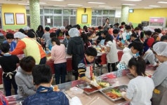 광주 용봉초, 학교 텃밭서 수확한 채소로 김장 나눔