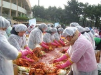 김해시, BNK경남은행 후원…사랑의 김장나눔 행사