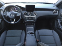 [시승기] 개성 넘치는 A200 작아도 벤츠는 벤츠