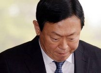 롯데 신영자, 감옥서 연봉 22억 챙겼다