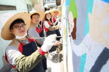 롯데하이마트, 옛 상도시장 터서 벽화 봉사