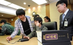 [우리모두뉴스] 영국에 본사가 있는 스탠다드 차타드(SC) 은행이 한빛맹학교 초·중학생과 함께 경제교육을 했어요