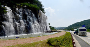 진주시 바닥분수 추가설치, 서진주IC·석류공원 인공폭포 재가동