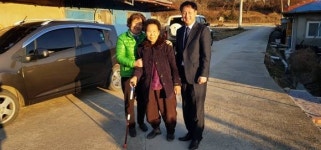 부여군 출향인사 구룡면에 효도지팡이 100개 기증