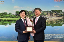 진주시, 박상우 한국토지주택공사 사장 명예시민증 수여