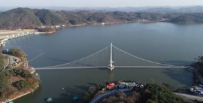 예산 예당호 출렁다리...402m '국내 최장 한국기록원 공식 인증'