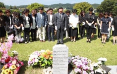구본영 천안시장, 일본군 위안부 피해자 묘역 참배