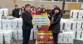 천안시 쌍용3동 주민자치위원회, 저소득 가정에 후원품 전달