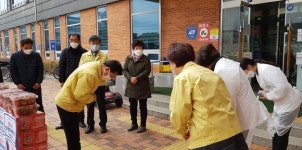 부여읍총화협의회·이장단, 부여군보건소에 위문품 전달