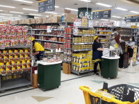 아직은 사회적 거리두기 기간인데… 대형마트 시식코너 다시 등장