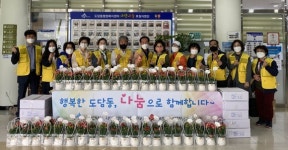 세종시 도담동 지역사회보장협의체, 독거노인에 카네이션 전달