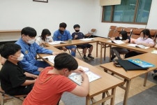 [포토] 광양제철소 좋은친구들 재능봉사단, 지역 학생 학습도우미 나서