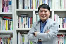 [베테랑의 벤처일기] 법인화로 전문성 키운다 남택신 행정사법인 태신 대표행정사