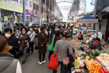 [포토] 과메기·대게철 죽도시장은 사람들로 북새통