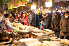 설명절 맞아 북적이는 포항 죽도시장