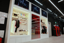 [현장] 게이머들의 성지 T1, PC방 오픈 홍대에서 만나요