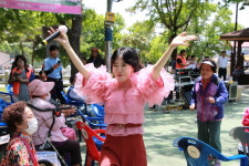 [포토] 다문화연예예술총연합회 진주시지회, 찾아가는 문화봉사