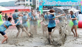 [포토] '짜릿한 쾌감 가득' 세계인과 함께하는 제26회 보령머드축제