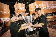 젠지, LCK 서머 파이널 우승…쓰리핏 달성