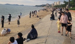 [포토]  추석 황금연휴 가족·친지들과 함께 보령 대천해수욕장 찾아