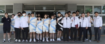 [포토] 전남도교육청, 목포유달중 방문해 태권도e스포츠 참가 학생 격려