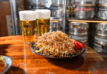 삿포로맥주, 부산 광안리 상륙…간빠진새와 콜라보 오픈