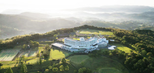 쇼골프, 무더위엔 시원한 사츠마골프&온천리조트 추천