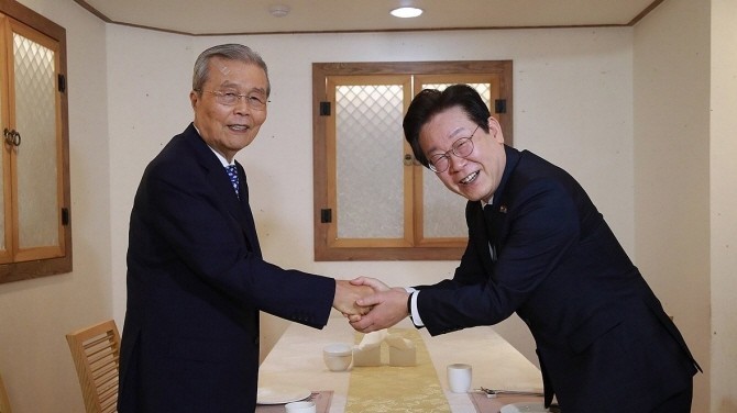 이재명 대통령, 김종인과 오찬 회동…미국 친중 오해 없기를