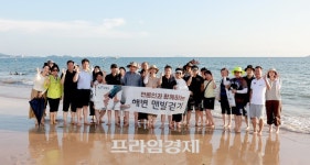 보령시, 언론인들과 함께 노을빛 대천해수욕장서 해변 맨발 걷기 행사 열려